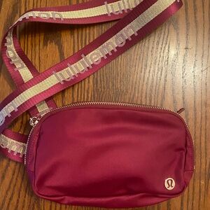 Lululemon Burgundy Everywhere Bag with Tags